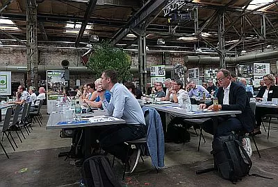 BuKo25 Plenum1 IMG 8990 400x270s